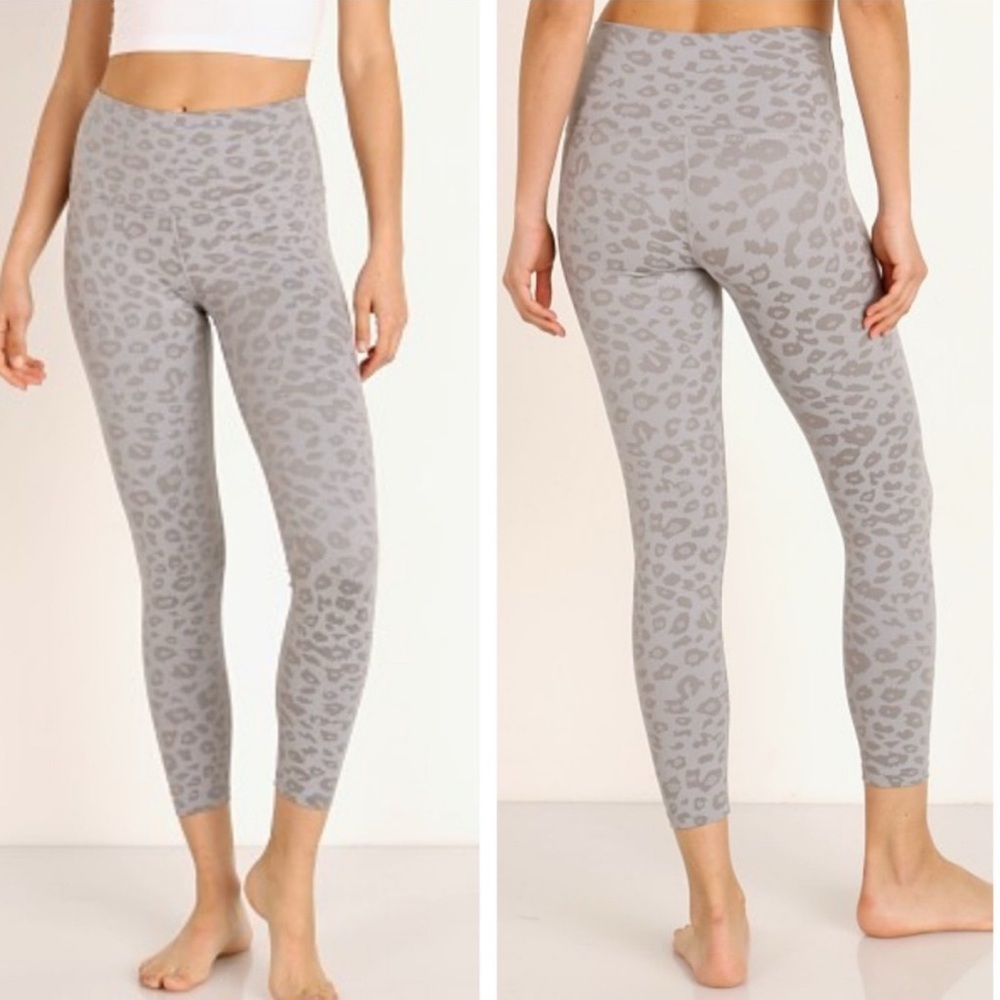 Beyond Yoga Lux Leopard Jacquard High Waisted Midi Leggings Silver Mist Small